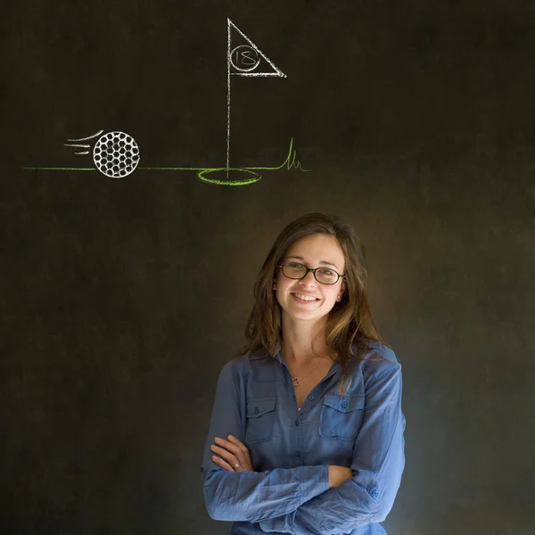 Mulher pensando em fundo blackboard golfe — Fotografia de Stock