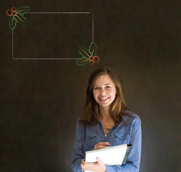 Frau, Schüler oder Lehrer mit Weihnachts-Stechpalmenmenmenü zu tun Checkliste — Stockfoto