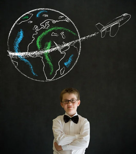 Tänkande pojke klädd som affärsman med krita jordglob jet — Stockfoto