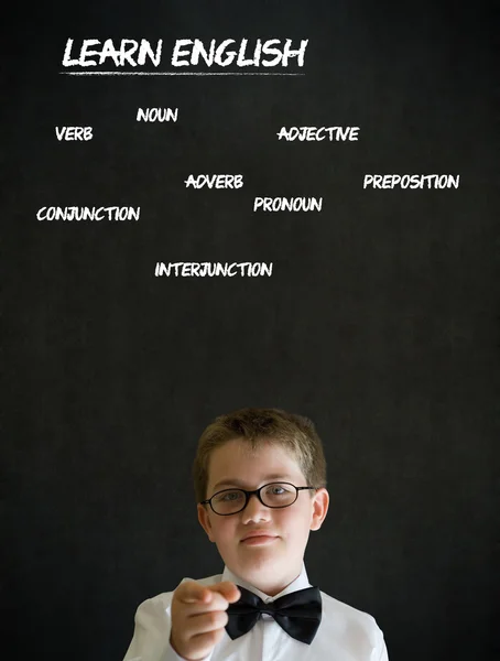 Edukacja potrzebuje myślenia biznesmen chłopiec z Nauka angielskiego tło — Zdjęcie stockowe