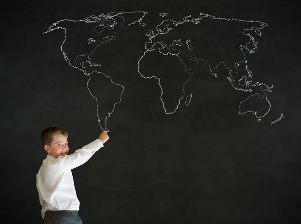 Escribiendo chico hombre de negocios con tiza geografía mapa del mundo — Foto de Stock