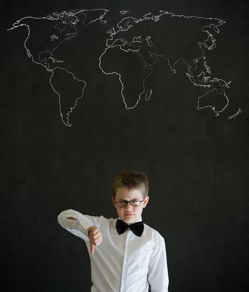 Pouce vers le bas garçon homme d'affaires avec la géographie de la craie carte du monde — Photo