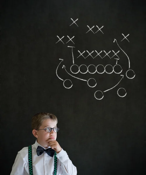 Σκεπτόμενο άνθρωπο επιχειρήσεων αγόρι με κιμωλία στρατηγική αμερικανικό ποδόσφαιρο — Φωτογραφία Αρχείου