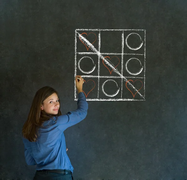 Podnikatelka, student nebo učitel tic tac toe lásky Valentýna concpet — Stock fotografie