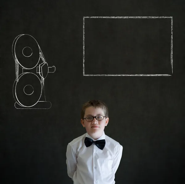 Denken jongen zakenman met retro krijt filmprojector — Stockfoto