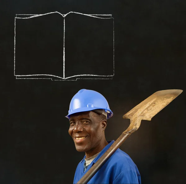 Africano nero uomo lavoratore con gesso aperto libro su un sfondo — Foto Stock