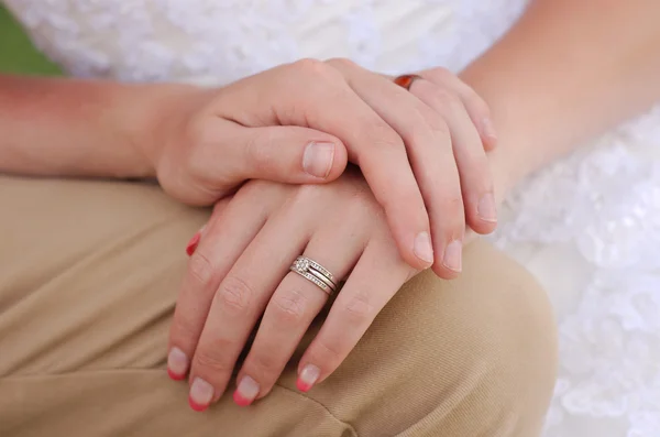 Sposa e sposo fedi nuziali — Foto Stock