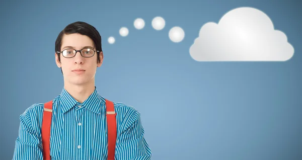 Nerd geek empresário pensando nuvem ou computação — Fotografia de Stock