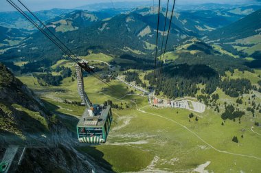 İsviçre, Santis 'te teleferik çalışıyor.