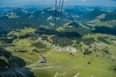 İsviçre, Santis 'te teleferik çalışıyor.