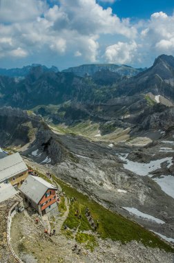 İsviçre 'deki Santis kablo istasyonundan dağ manzarası