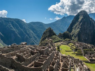 Bulutlu Machu Picchu kalesi manzarası, Peru