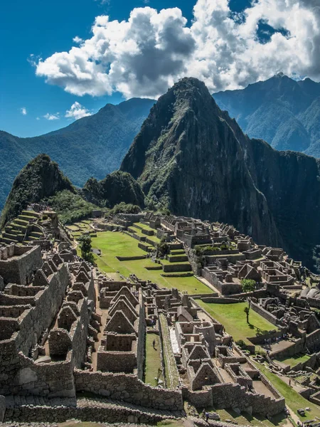 Machu Picchu Uitzicht Citadel Met Wolken Peru Rechtenvrije Stockafbeeldingen