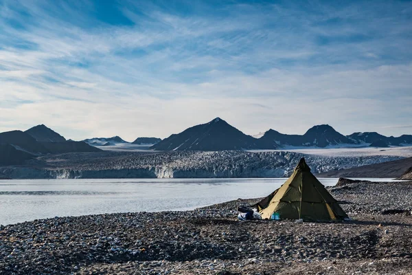 Svalbard Daki Buzulların Önünde Kamp Çadırları — Stok fotoğraf