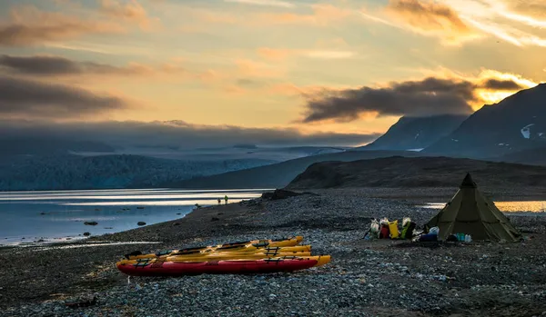 Svalbard Buzul Cephesi Yakınlarındaki Kayak Kampında — Stok fotoğraf