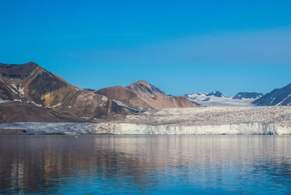 Gletscher Einem Sonnigen Tag Der Nähe Von Longyearbyen Spitzbergen Norwegen — Stockfoto