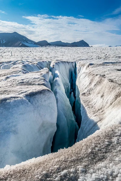 Fissure Στην Επιφάνεια Ενός Παγετώνα Svalbard — Φωτογραφία Αρχείου