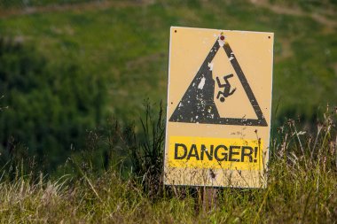 İskoçya 'da sarı uyarı ve tehlike işareti