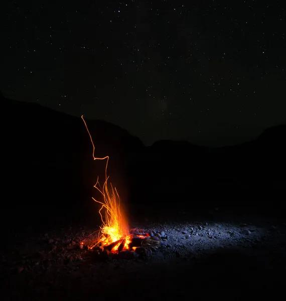 Grönland Yıldızların Altında Kamp Ateşi — Stok fotoğraf