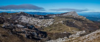 Gorbea yamacından Bask Ülkesi 'ne giden patika görüntüsü