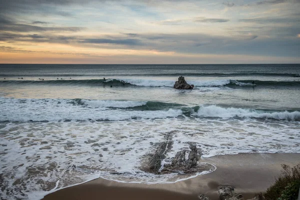 Surfer Sopelana Strand Der Abenddämmerung Baskenland — Stockfoto