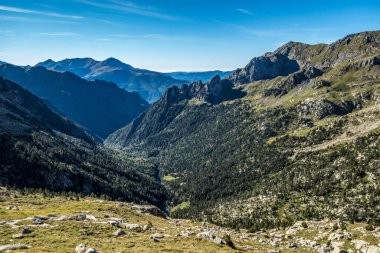 Angel de Orus yazın sığınak manzarası, İspanya