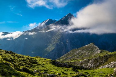 Picos de Europa dağları ve bulutları, Asturias
