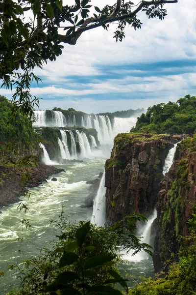 Iguazu Tombe Argentine Sous Les Nuages — Photo