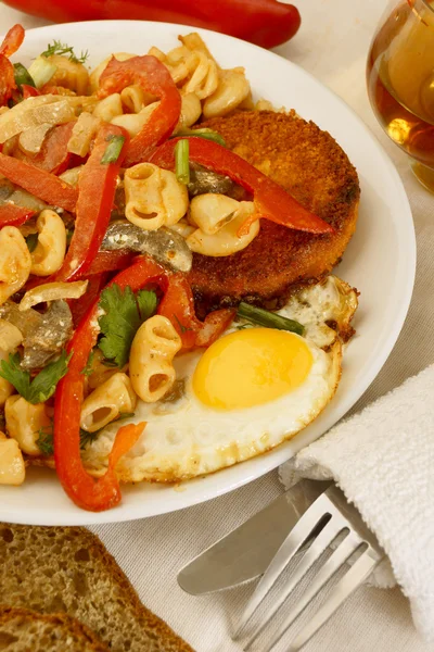 Pasta, eggs, chicken and vegetables. — Stock Photo, Image