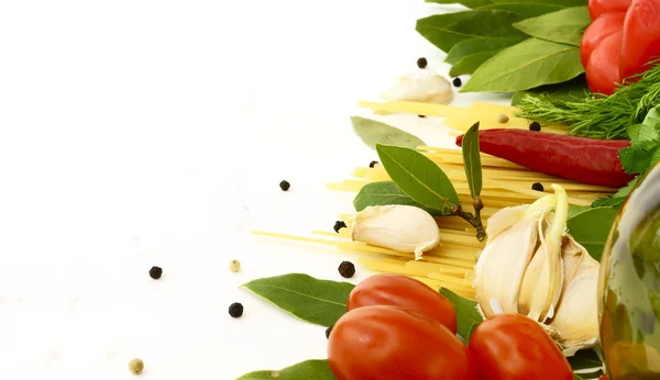 Uncooked pasta with vegetables and spices — Stock Photo, Image
