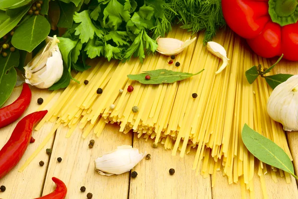Uncooked pasta with vegetables and spices — Stock Photo, Image