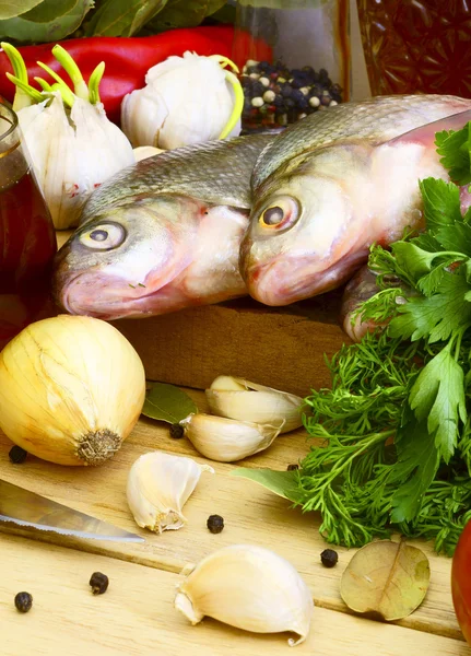 Raw fresh fish with vegetables — Stock Photo, Image
