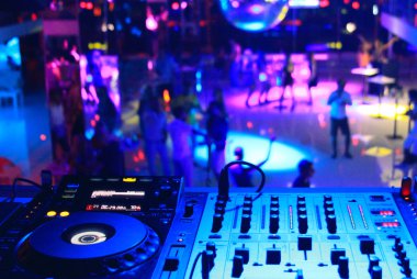 DJ cd çalar