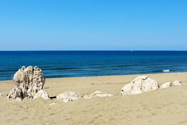 Stranden havet sten patara — Stockfoto