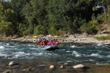 eğlenceli bir rafting