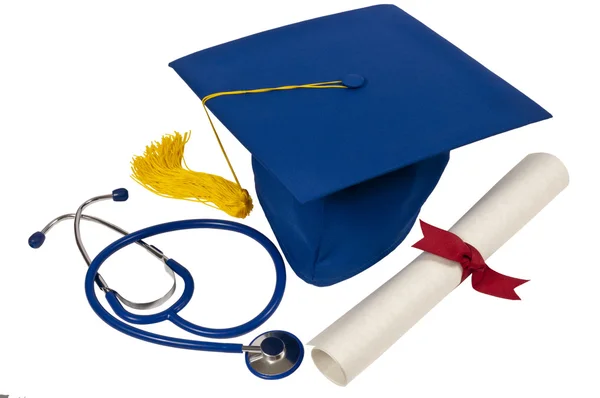 Sombrero de graduación con estetoscopio y diploma —  Fotos de Stock
