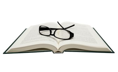 kitap üzerinde beyaz izole gözlük ile açıldı