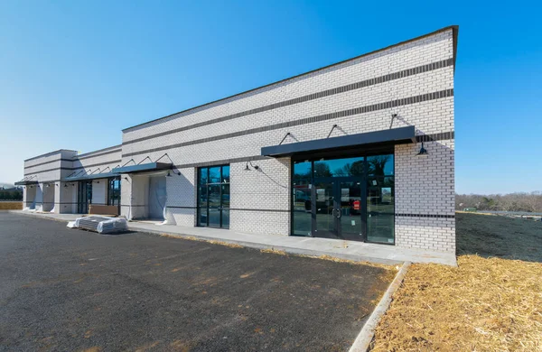 Horizontal Shot New Retail Construction Small Shopping Center Copy Space — Stock Photo, Image