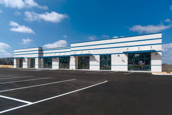 Fotografía Horizontal Nuevo Centro Comercial Tiras Negocios Que Construye Con — Foto de Stock