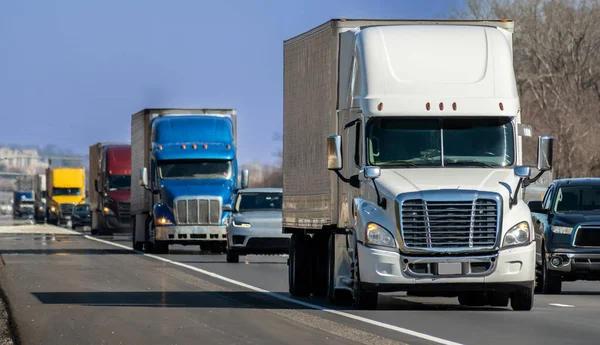 Horizontal Shot Variety Eighteen Wheel Big Trucks Navigating Interstate — Stock Photo, Image