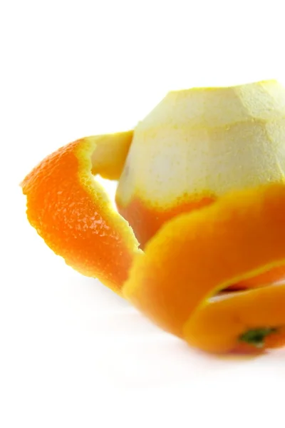 Pelar naranja — Foto de Stock