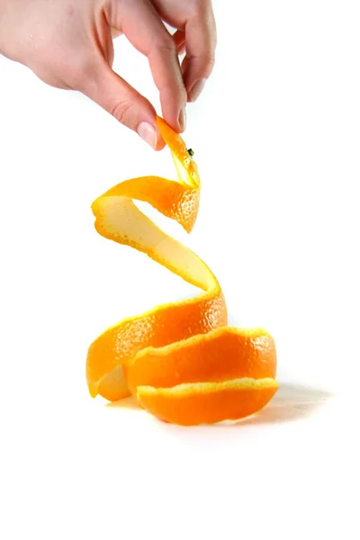 Hand met schil van Oranje — Stockfoto