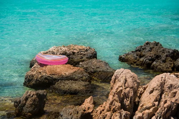 Life buoy near sea — Stock Photo, Image