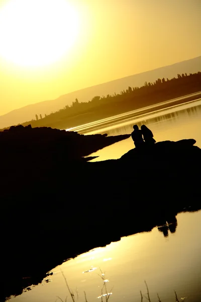 Romantic couple at sunset — Stock Photo, Image