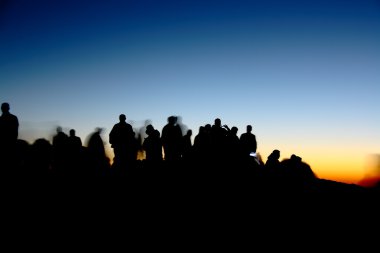 nemrut Dağı'nda insan siluetleri
