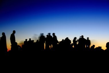 nemrut Dağı'nda insan siluetleri