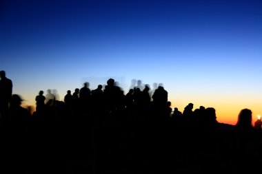 nemrut Dağı'nda insan siluetleri