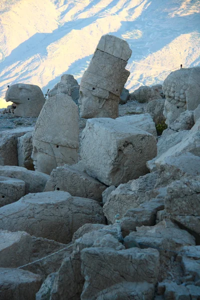 ネムルート山の神々 のモニュメント — ストック写真