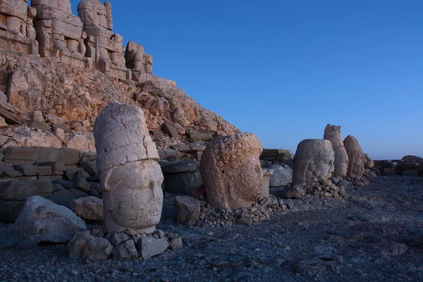ネムルート山の神々 のモニュメント — ストック写真