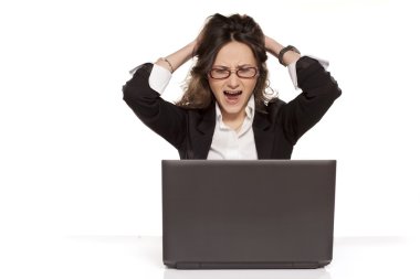 Saçını çeker ve çığlık